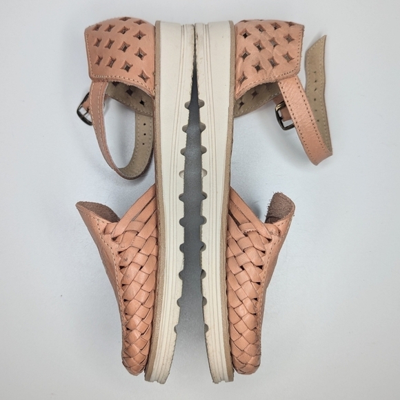 Macarena Collection tan leather Huarache sandals tan die cut sunflower size 8 - Picture 2 of 9